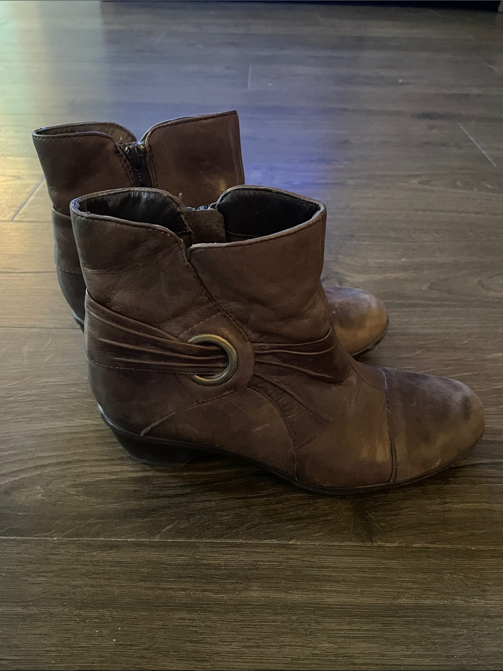 Women’s Clarks Brown Leather Zip Up Ankle Booties with Decorative Ring, Size 7M